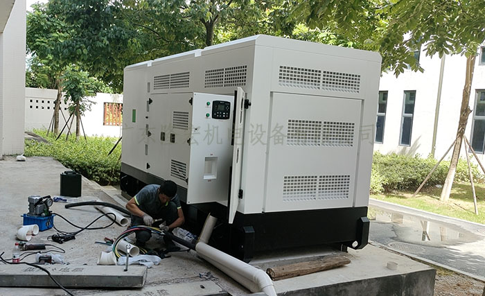 300KW低噪音柴油發(fā)電機組，玉柴、康明斯、濰柴柴油發(fā)電機組、低噪音發(fā)電機組安裝現(xiàn)場、佛山發(fā)電機廠家
